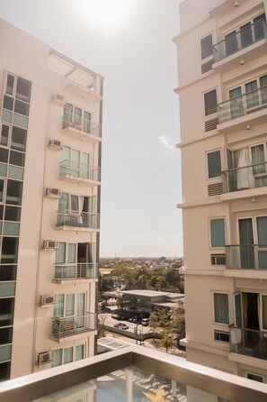 Exclusive Apartment | City view - Comfy Studio UnitL OneMadison35 (Iloilo)