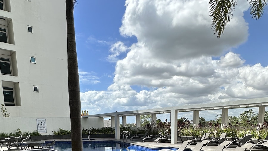 Comfy Studio UnitL OneMadison35