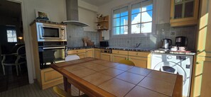 Køleskab, mikrobølgeovn, ovn, kogeplade