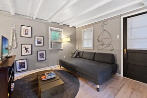 Televisión y oficina 