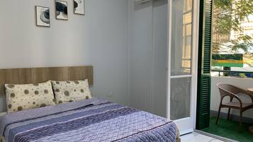 2 camere, biancheria da letto di alta qualità, una scrivania