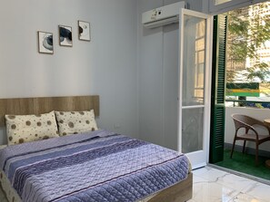 2 soverom, skrivebord, blendingsgardiner og lydisolert