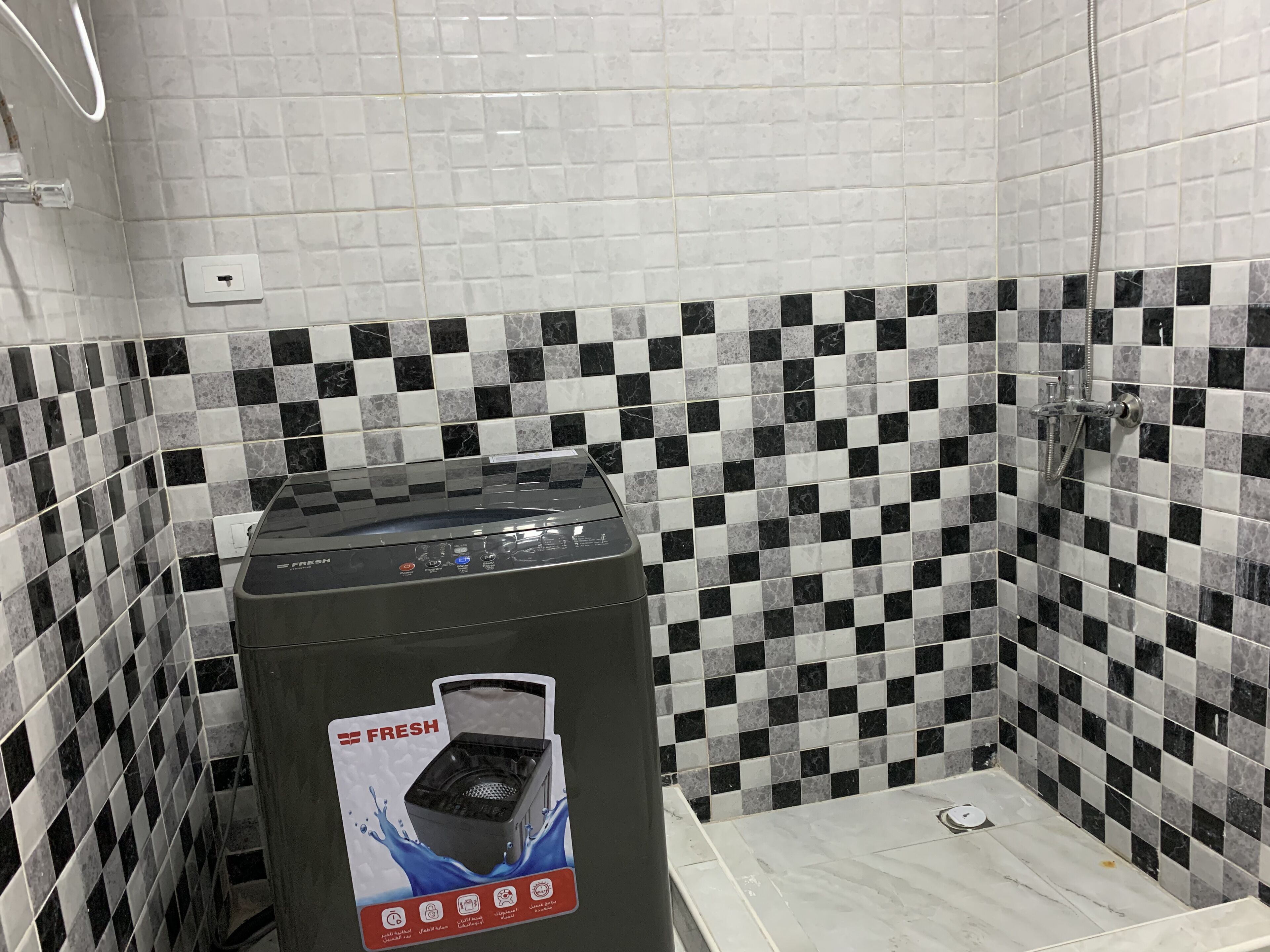 Deluxe Apartment | Bathroom | Free toiletries, hair dryer, slippers, towels