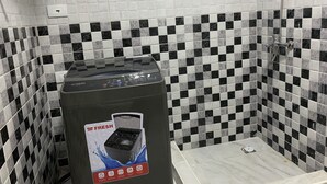 华丽公寓 | 浴室 | 独立的浴缸和淋浴、免费洗浴用品、吹风机、拖鞋
