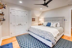 3 habitaciones, escritorio, cuna de viaje y ropa de cama 
