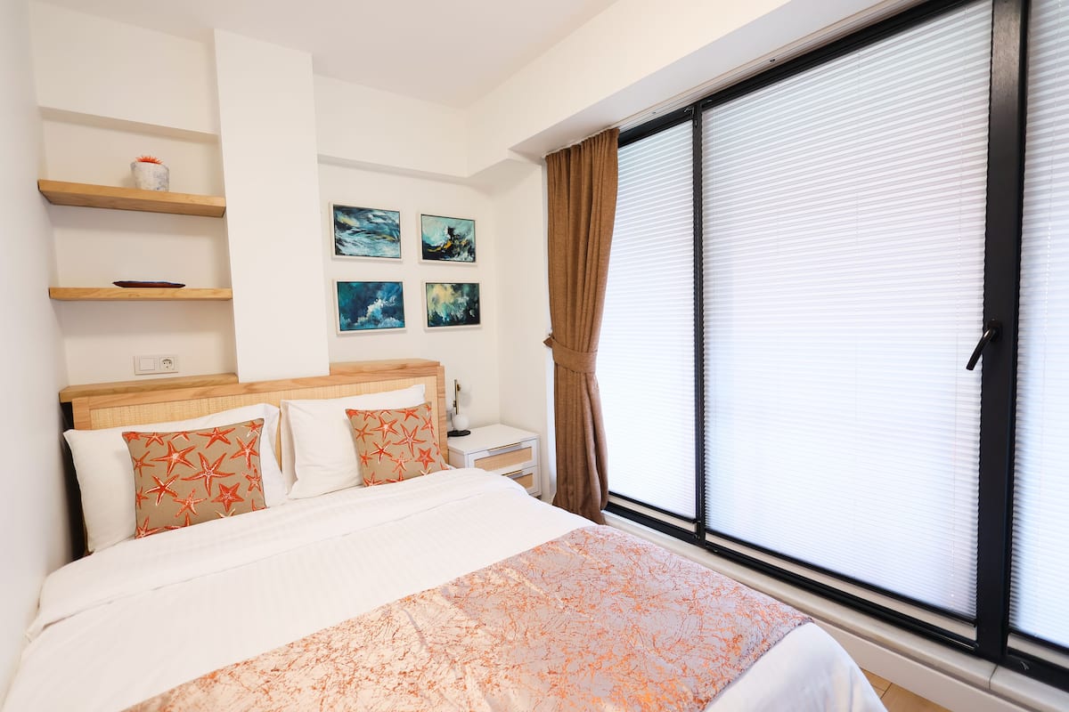 1 bedroom, Egyptian cotton sheets, premium bedding, Select Comfort beds