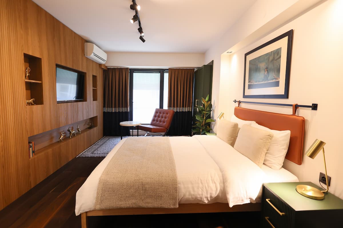 1 bedroom, Egyptian cotton sheets, premium bedding, Select Comfort beds