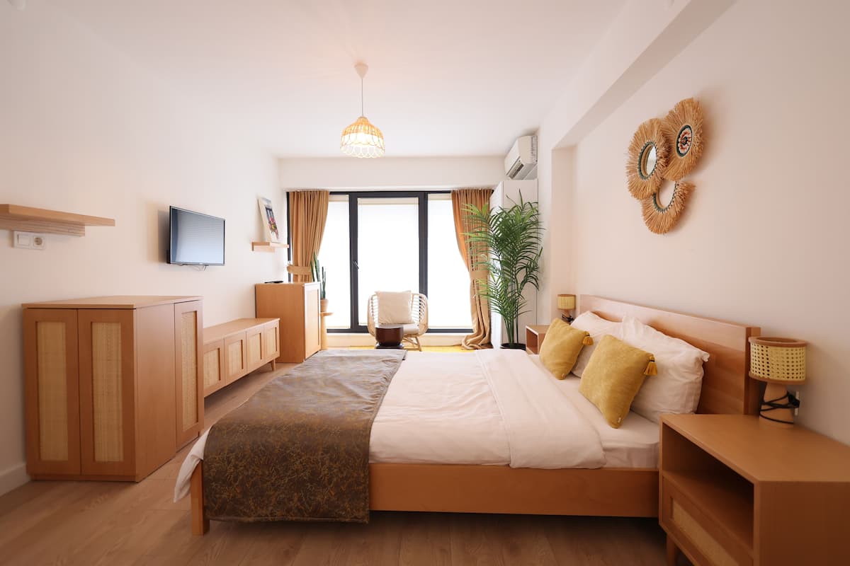 1 bedroom, Egyptian cotton sheets, premium bedding, Select Comfort beds
