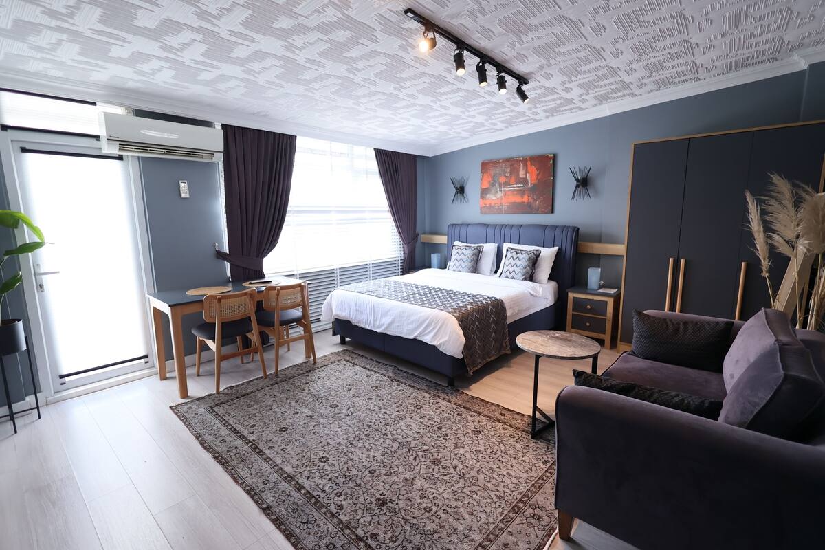 1 bedroom, Egyptian cotton sheets, premium bedding, Select Comfort beds
