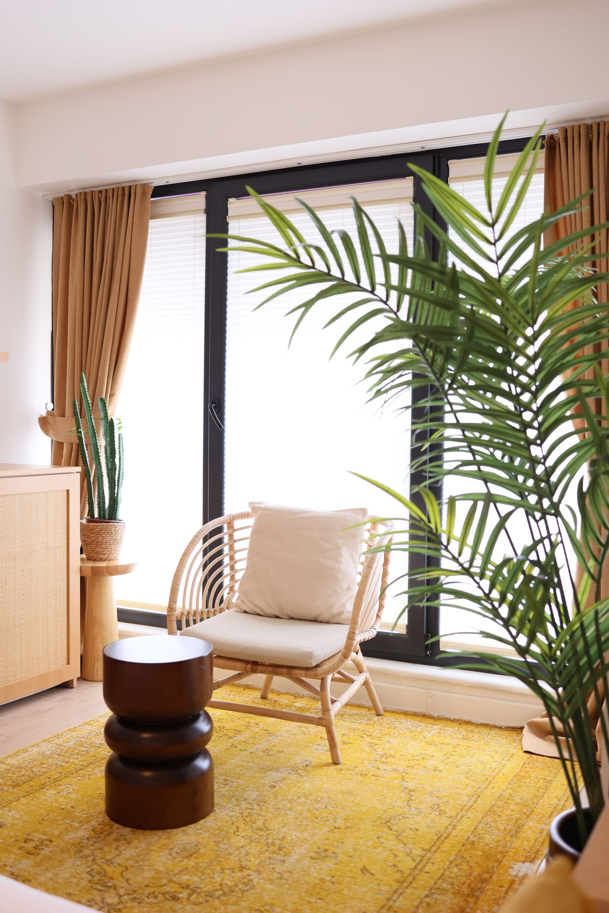 Comfort Studio Suite | Living area | 42-inch Smart TV with satellite channels, heated floors