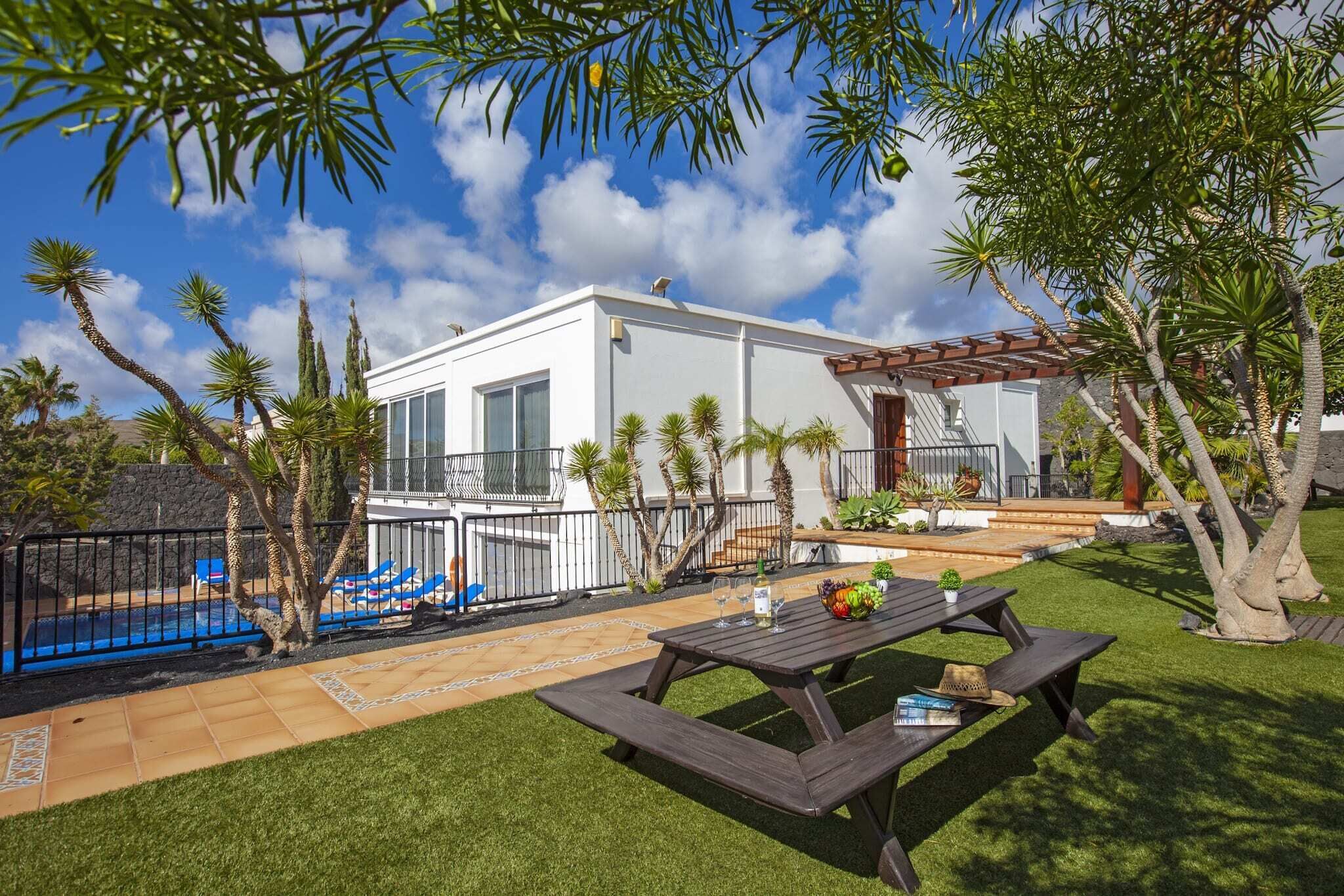 屋外ダイニングエリア