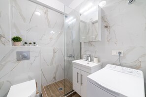 Apartment, 1 Bedroom | Bathroom