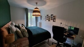 4 soveværelser, skrivebord, strygejern/strygebræt, weekendseng