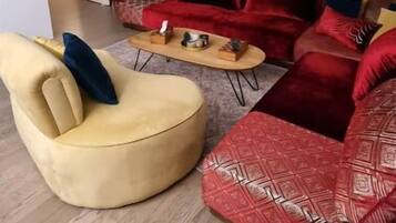 TV connectée, jeux vidéo, lecteur de DVD, livres