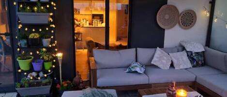 Smart-tv, tv-spel, dvd-spelare och böcker