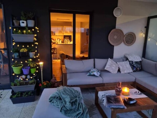 Een smart-tv, videogames, een dvd-speler en boeken