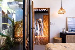 3 Schlafzimmer, Schreibtisch, Bügeleisen/Bügelbrett, Reisekinderbett