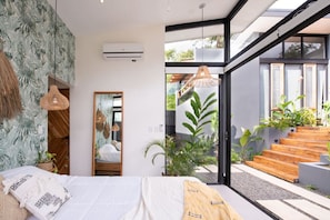 3 bedrooms, desk, iron/ironing board, travel cot - Boho Oasis in the heart of town (Tamarindo)