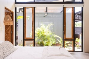 3 dormitoris, escriptori i planxa i posts de planxar 