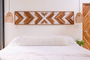 3 bedrooms, desk, iron/ironing board, travel crib - Boho Oasis in the heart of town (Tamarindo)