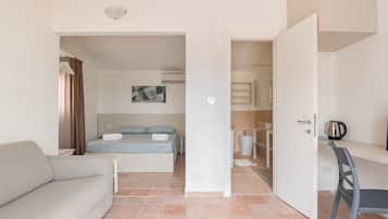 1 slaapkamer, luxe beddengoed, een bureau, een laptopwerkplek