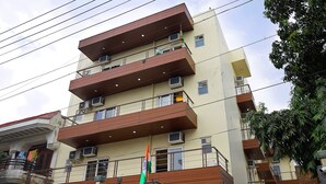 Front of property - Hotel Admire Stay (Noida)