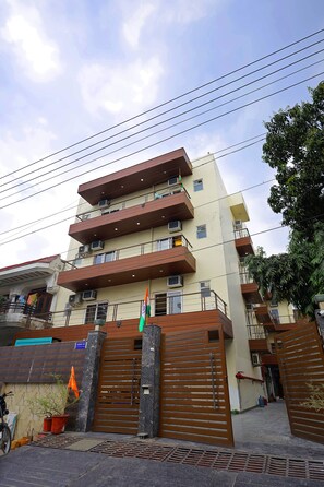 Front of property - Hotel Admire Stay (Noida)