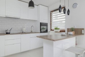 Kühlschrank, Ofen, Herdplatte, Geschirrspüler