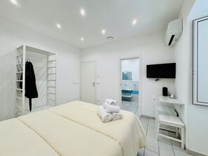 Room | Desk, free WiFi, bed sheets