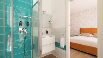 Shower, free toiletries, hair dryer, bidet