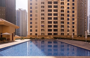 Indoor pool - Modern Studio with Sweeping City Views (Dubai)