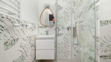 Dusch, hårtork och handdukar