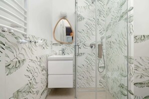Shower, hair dryer, towels - Szamarzewskiego 43 | Fashionable Studio | Center (Poznan)