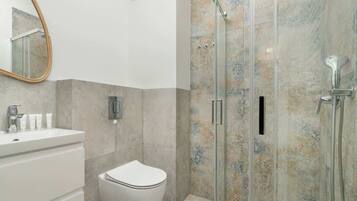 Dusch, hårtork och handdukar