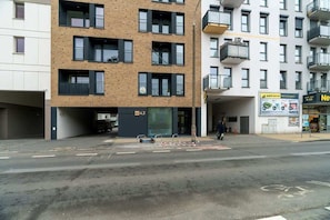 Exterior - Cozy Studio with a Balcony | Close to the Center of Poznań (Poznań)