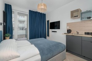 Iron/ironing board, WiFi, bed sheets