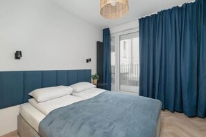 Iron/ironing board, WiFi, bed sheets
