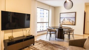 Standard Apartment | In-room dining - Modern 2BR Oasis with Breathtaking Views (Dubai)