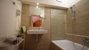 Apartment, Kitchen | Bathroom | Hair dryer, towels, toilet paper