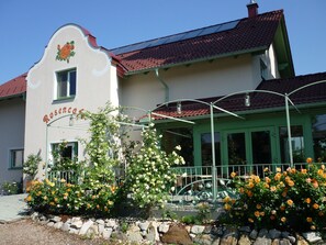 Front of property - Rosenhotel - Apartments (Zwentendorf an der Donau)