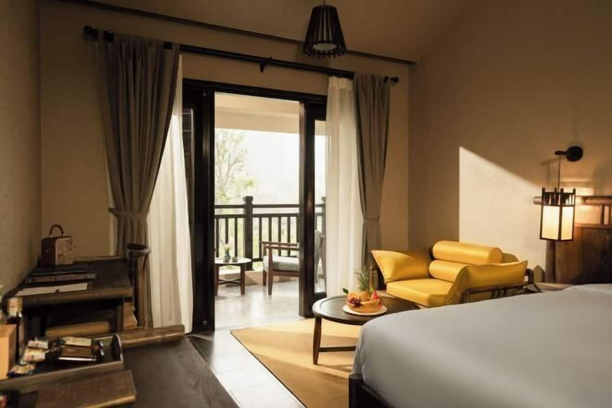 Ropa de cama hipoalergénica, minibar con artículos gratuitos, escritorio
