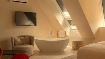 1 phòng ngủ, bộ đồ giường cao cấp, minibar, két bảo mật tại phòng