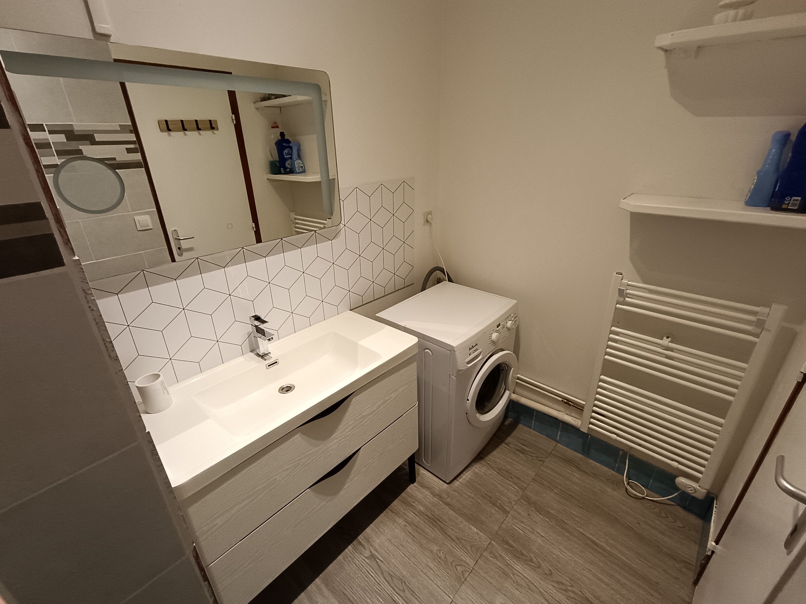 淋浴设施、吹风机、毛巾、卫生纸