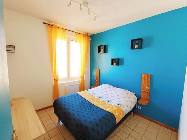 1 bedroom, desk, travel crib, free WiFi