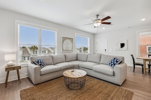 Smart TV - Quick Walk to the Beach: Your Island Retreat (Fernandina Beach)