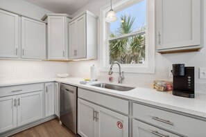 Fridge, microwave, oven, stovetop - Quick Walk to the Beach: Your Island Retreat (Fernandina Beach)