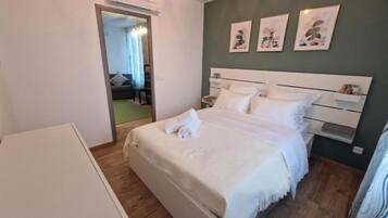 1 slaapkamer, een strijkplank/strijkijzer, gratis wifi, beddengoed