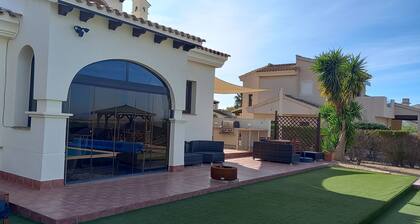 HL 005 Holiday Rentals 3 Bedroom 2 Bathroom Villa