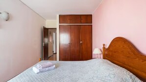 Classic Room, 1 Double Bed, City View | 1 bedroom, iron/ironing board, WiFi (free) - GuestRoom by Hoa-Space (Albufeira)