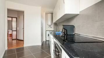 Classic Room, 1 Double Bed, City View | Shared kitchen facilities